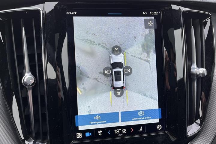 Grå Volvo XC60 fra 2022