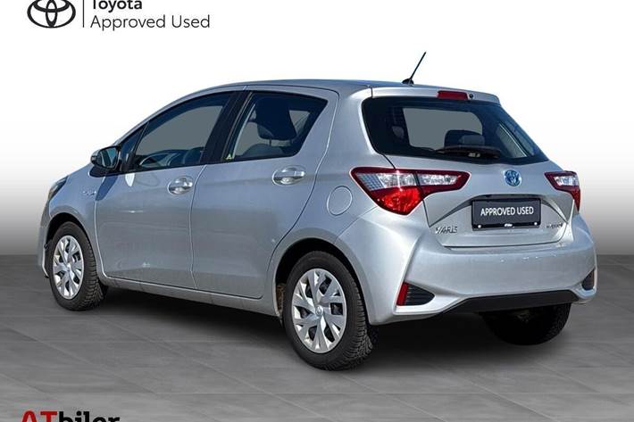 Sølv Toyota Yaris fra 2019
