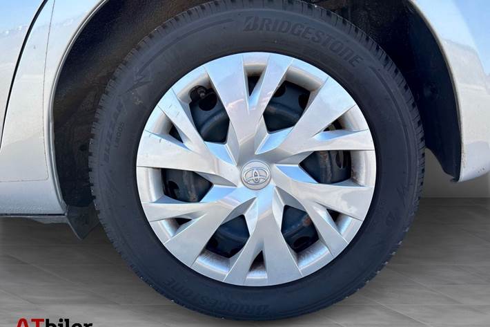 Sølv Toyota Yaris fra 2019