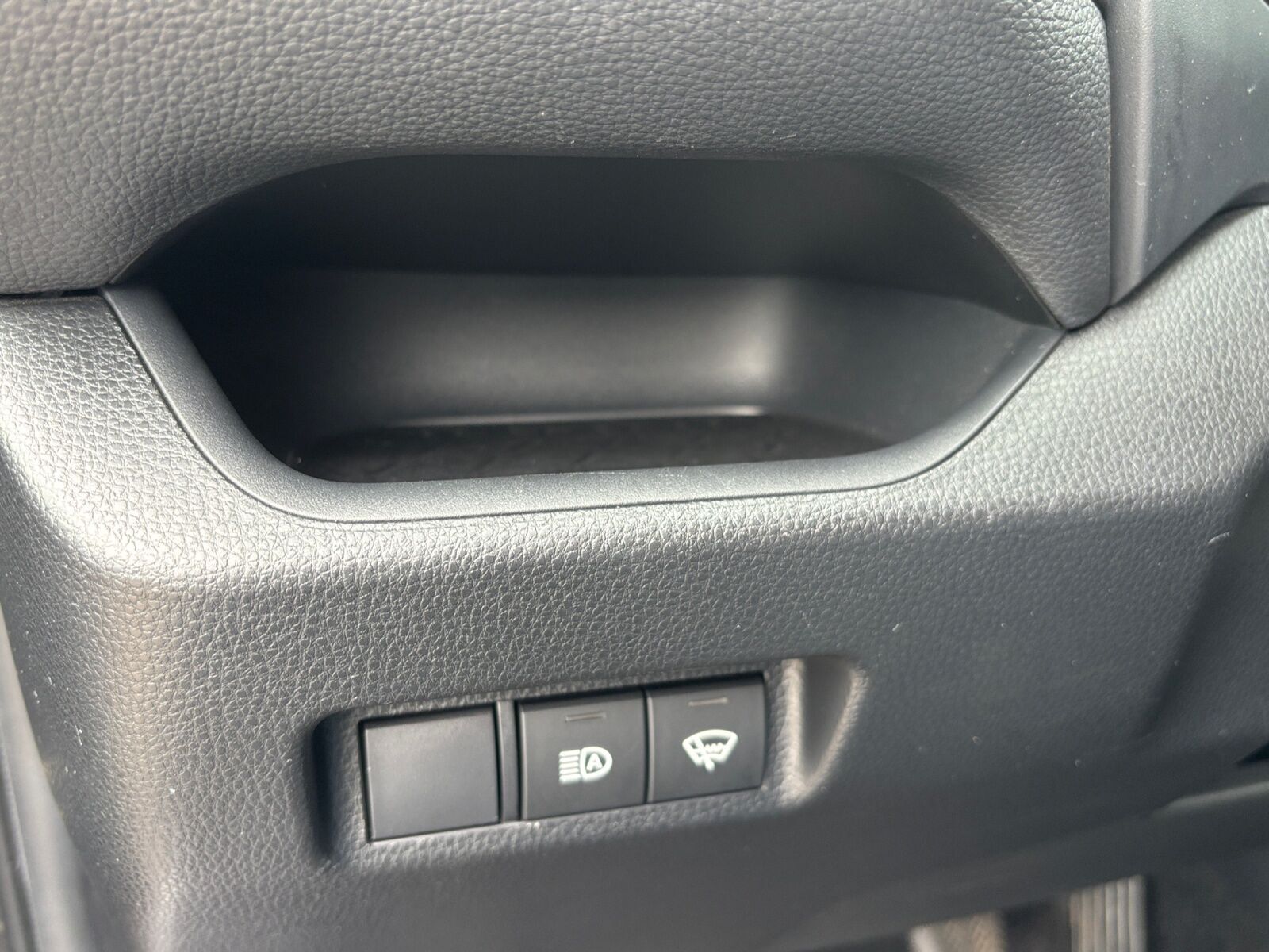 Grå Toyota RAV4 fra 2021