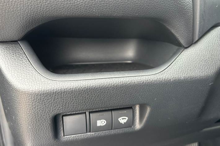 Grå Toyota RAV4 fra 2021