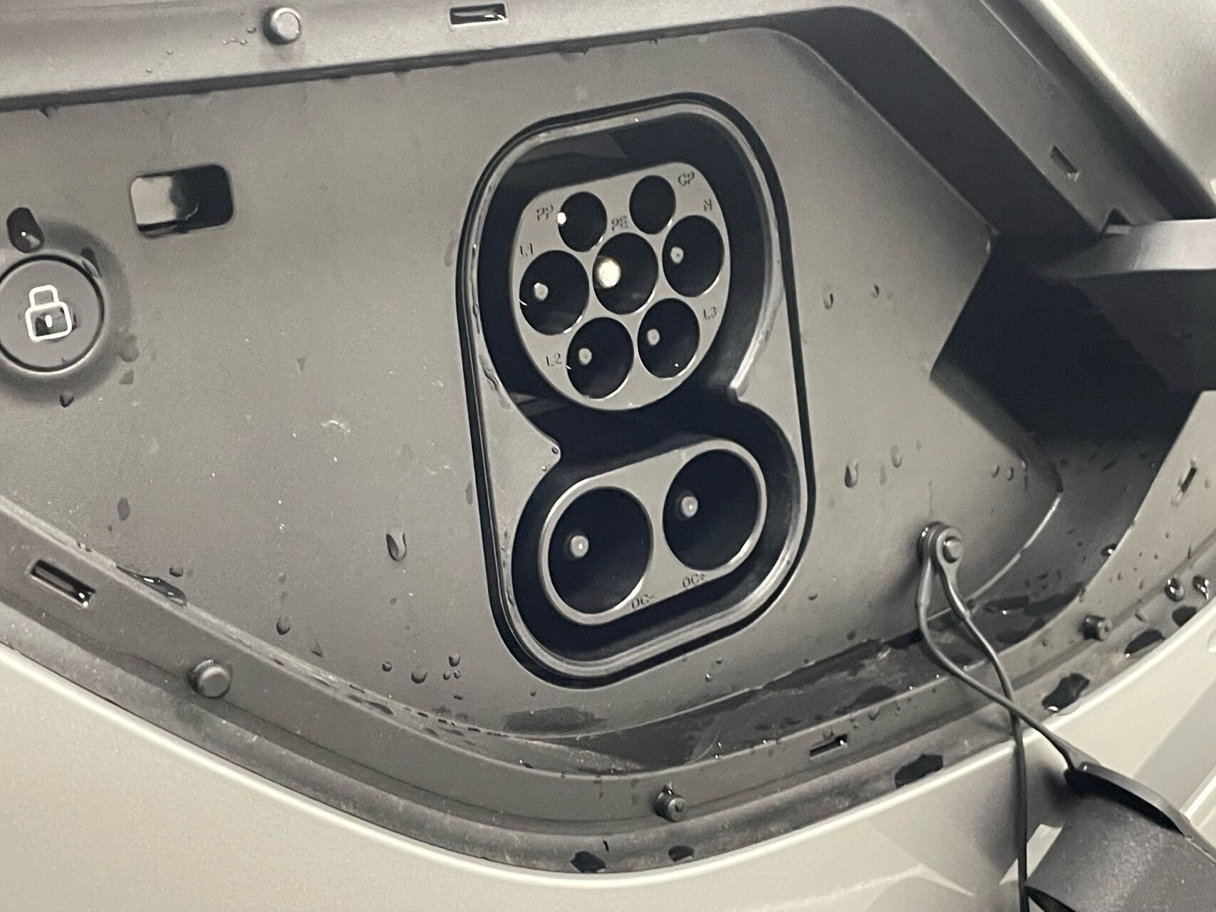 Grå Xpeng G6 fra 2026