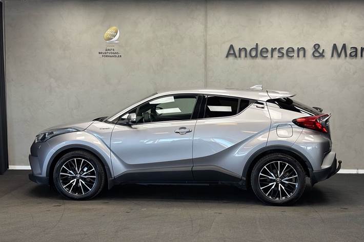 Sølv Toyota C-HR fra 2018