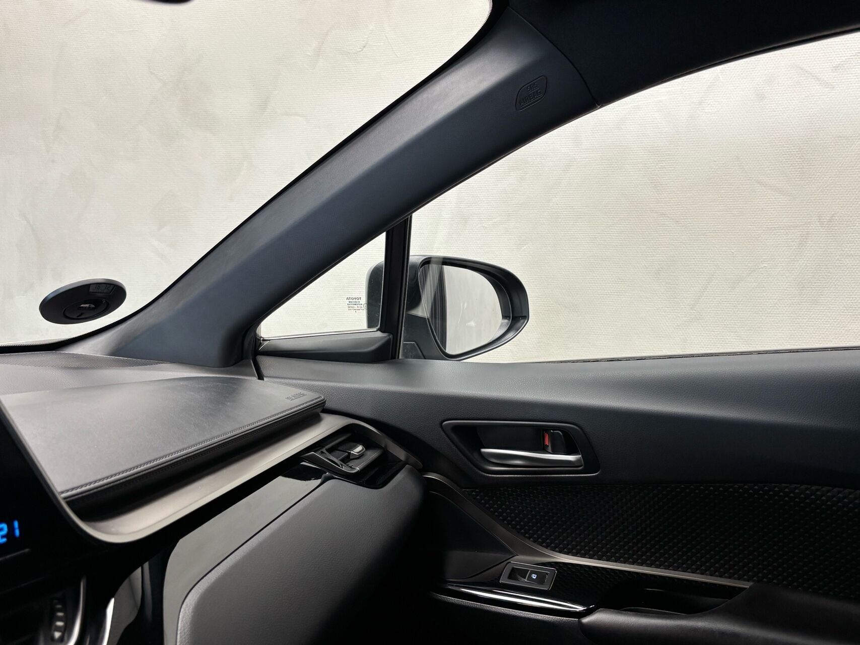 Sølv Toyota C-HR fra 2018