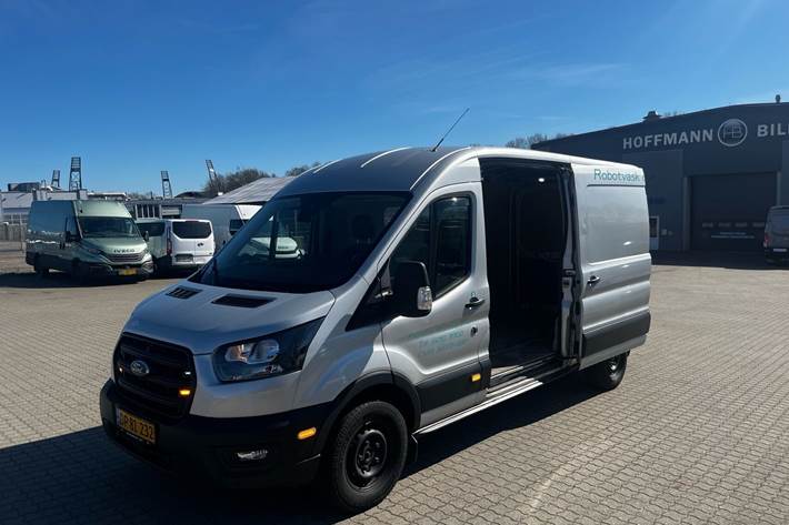 Grå Ford Transit fra 2023