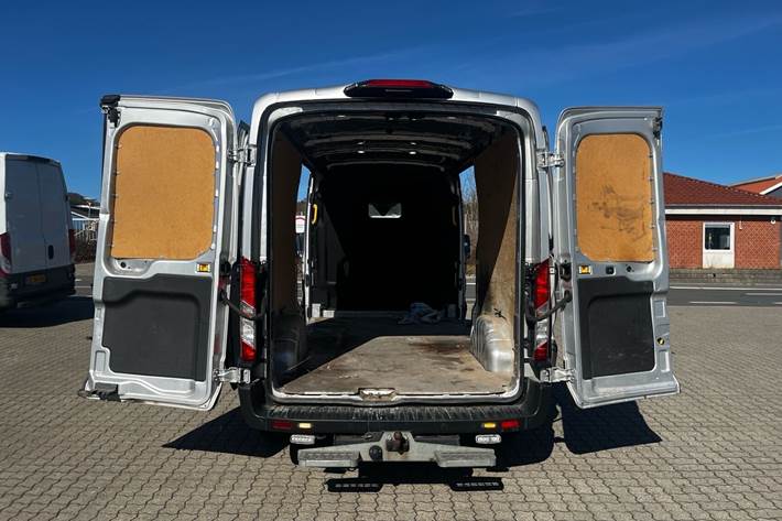 Grå Ford Transit fra 2023