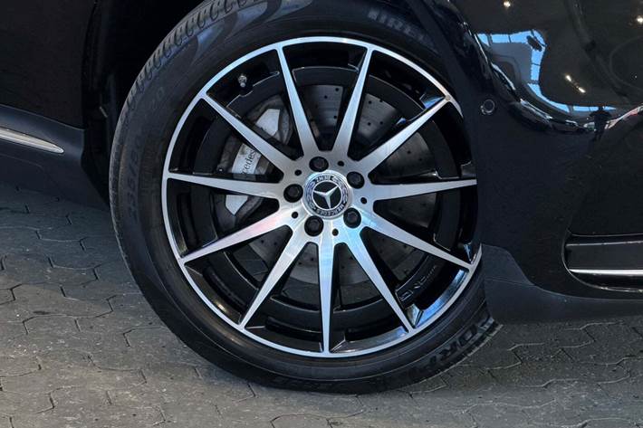 Sort Mercedes EQC400 fra 2020