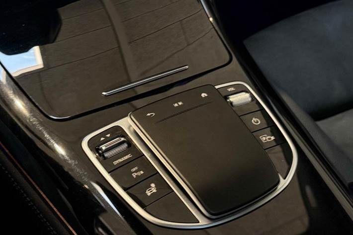 Sort Mercedes EQC400 fra 2020