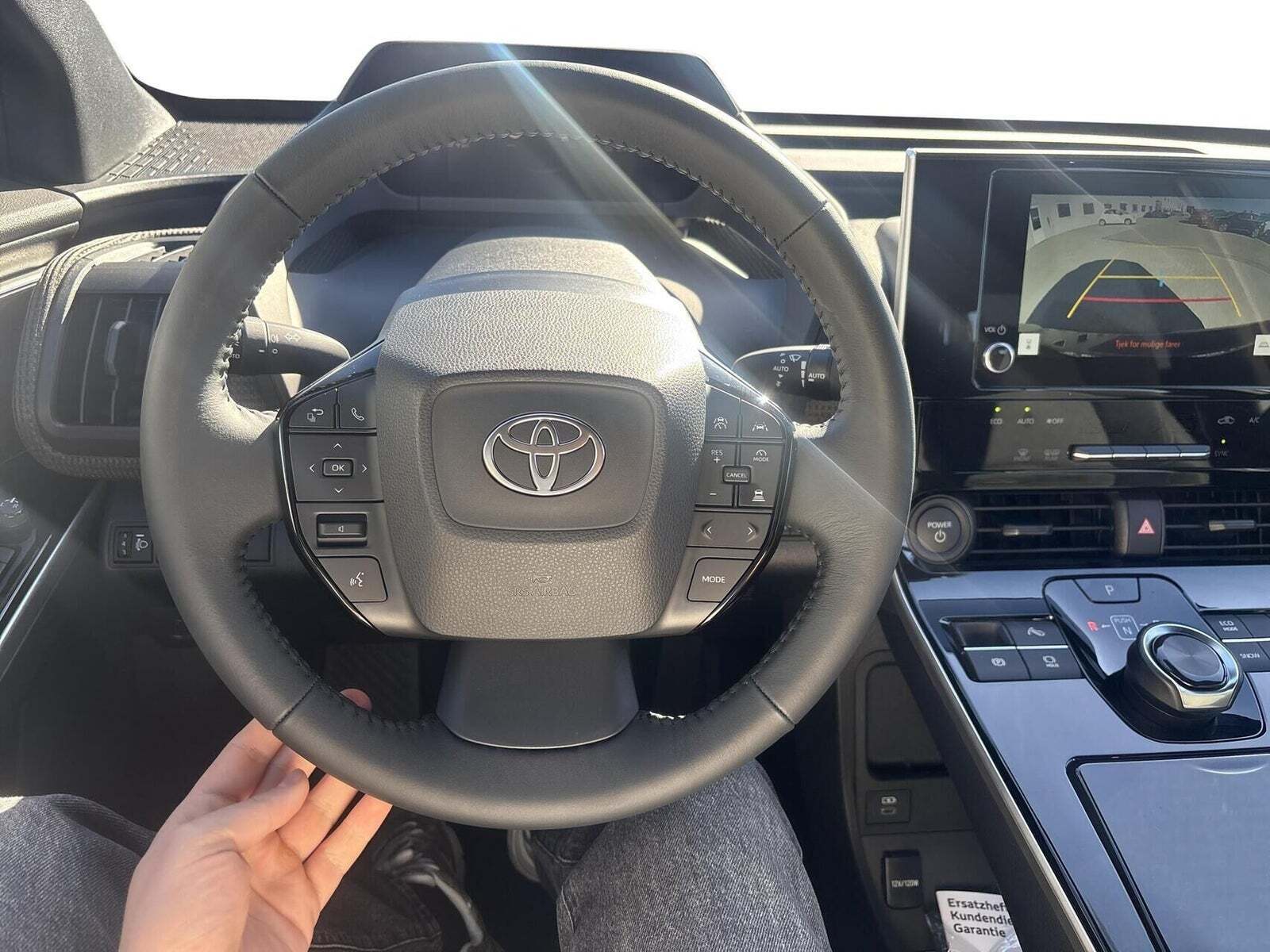 Sort Toyota BZ4X fra 2025