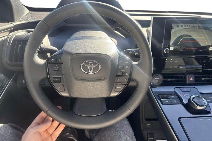 Sort Toyota BZ4X fra 2025