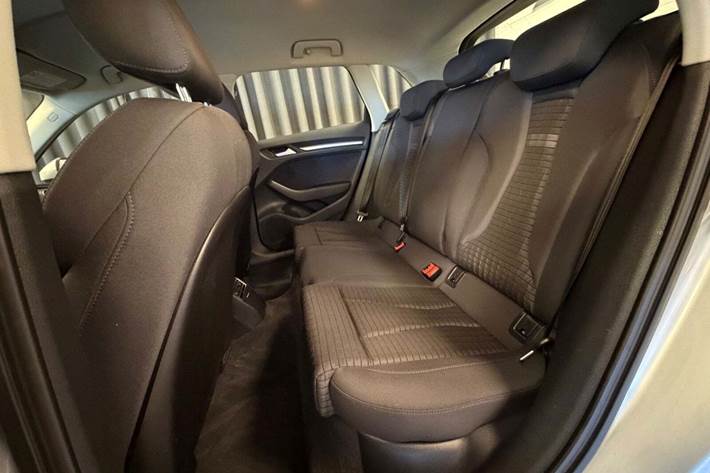 Grå Audi A3 fra 2013