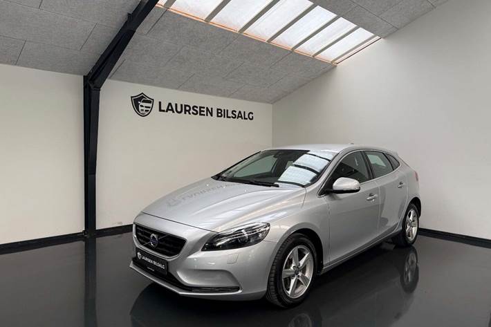 Grå Volvo V40 CC fra 2016