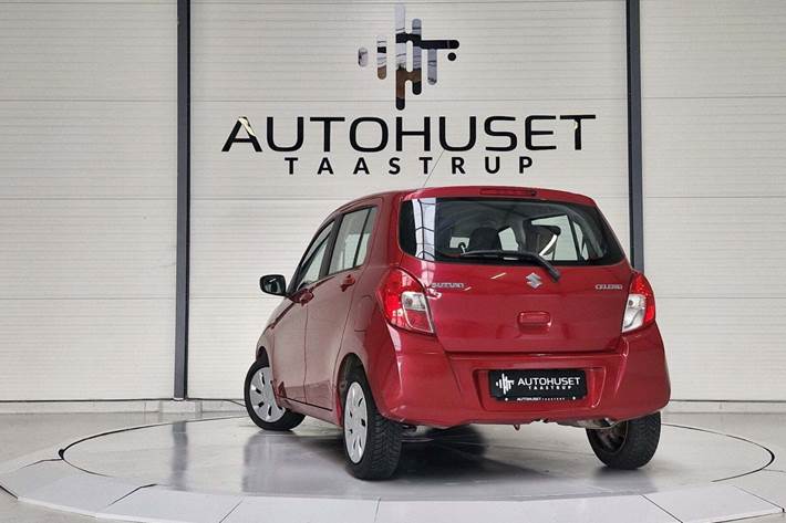 Rød Suzuki Celerio fra 2015