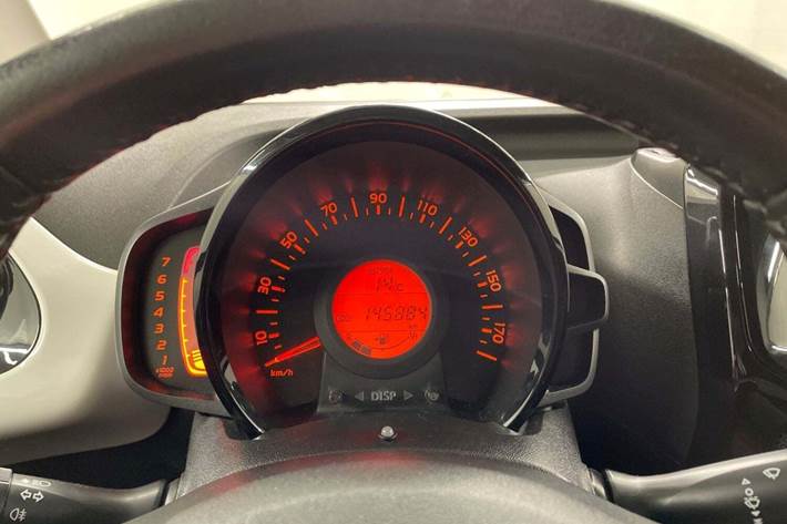 Hvid Toyota Aygo fra 2015