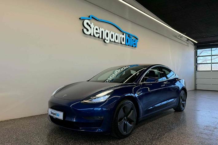 Blå Tesla Model 3 fra 2019