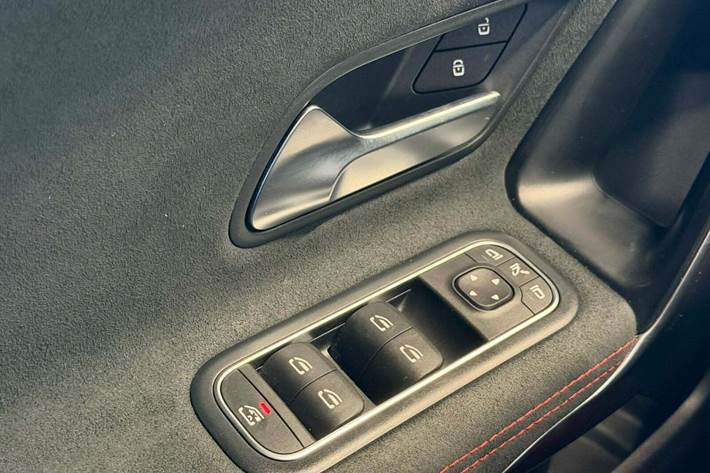 Sølv Mercedes A200 d fra 2020