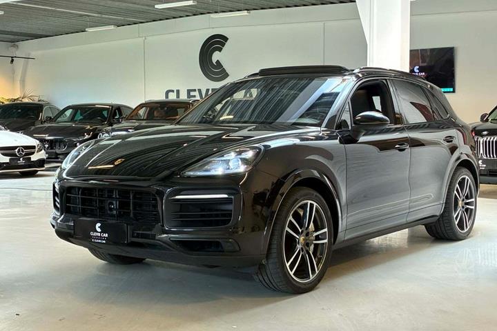 Sort Porsche Cayenne S fra 2018 set udefra