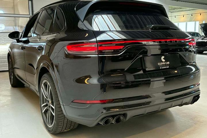 Sort Porsche Cayenne S fra 2018