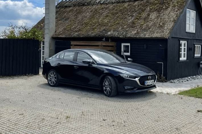 Brun Mazda 3 fra 2019