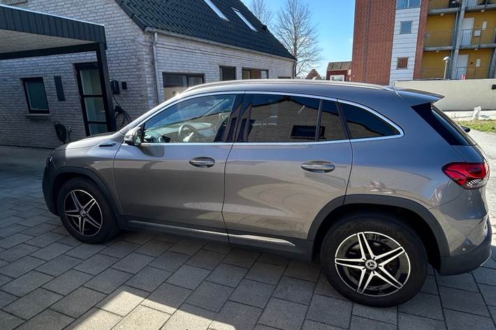 Grå Mercedes EQA250 fra 2021