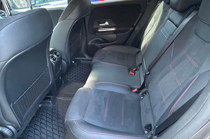 Grå Mercedes EQA250 fra 2021