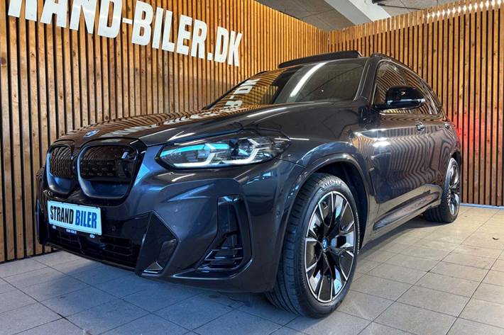 Grå BMW iX3 fra 2023