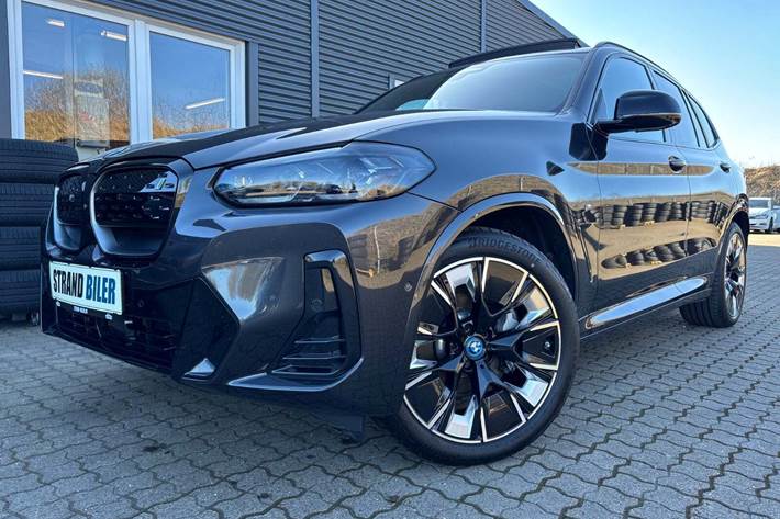 Grå BMW iX3 fra 2023