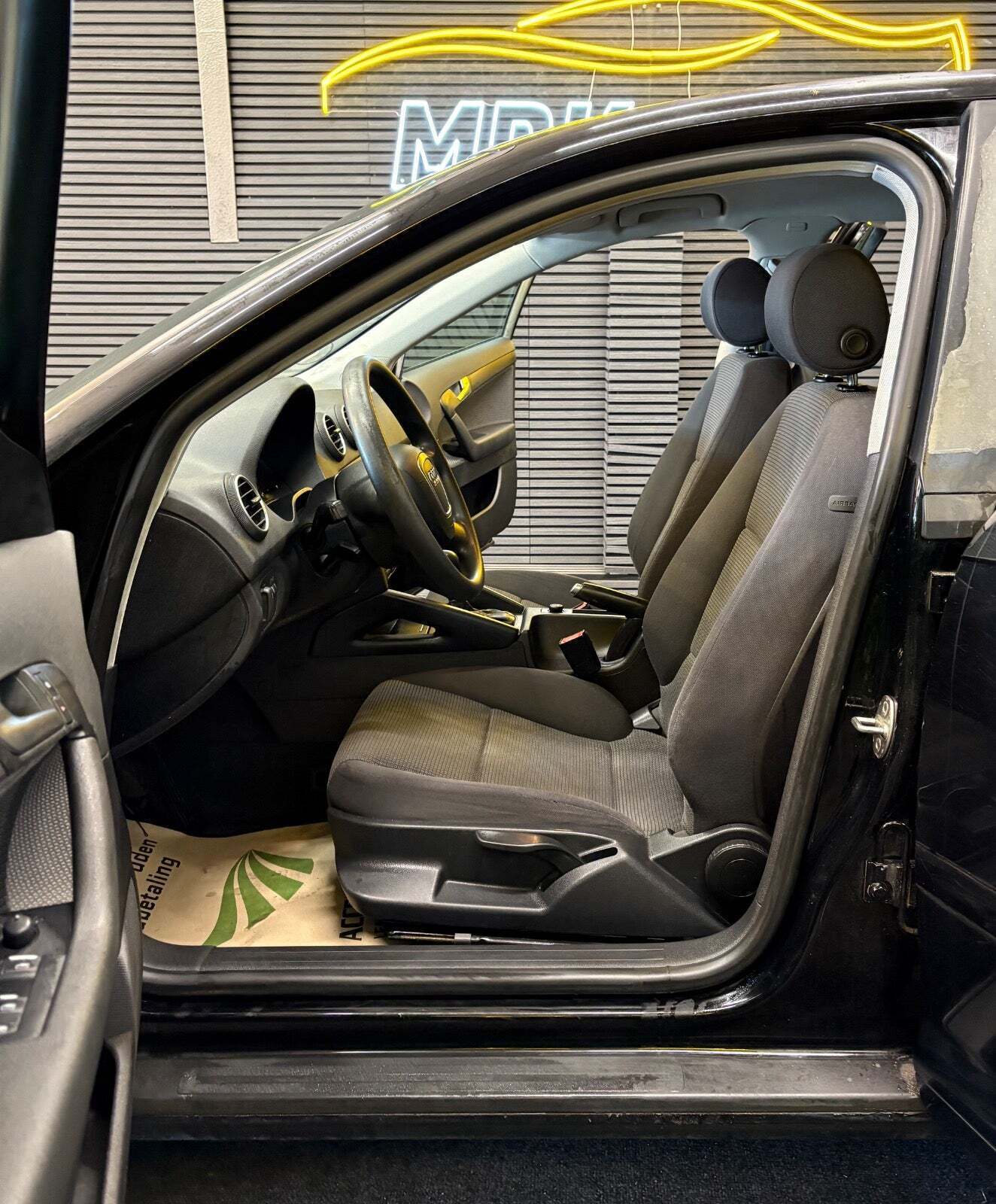 Audi A3 1,6 Attraction Sportback aut.