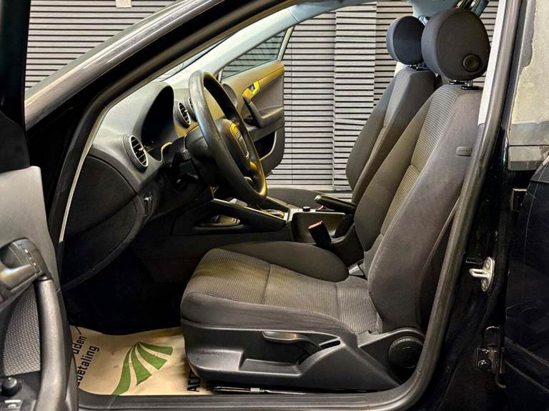 Audi A3 1,6 Attraction Sportback aut.