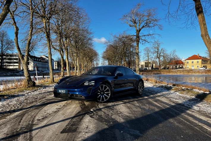 Blå Porsche Taycan 4S fra 2021