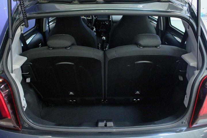 Grå Peugeot 108 fra 2020