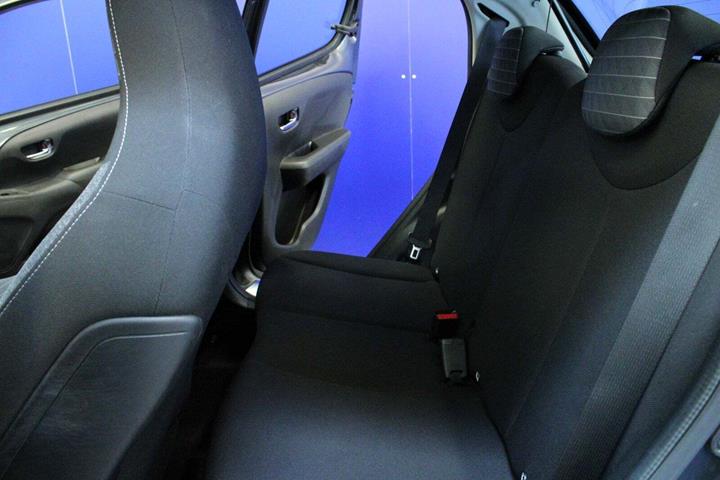 Grå Peugeot 108 fra 2020