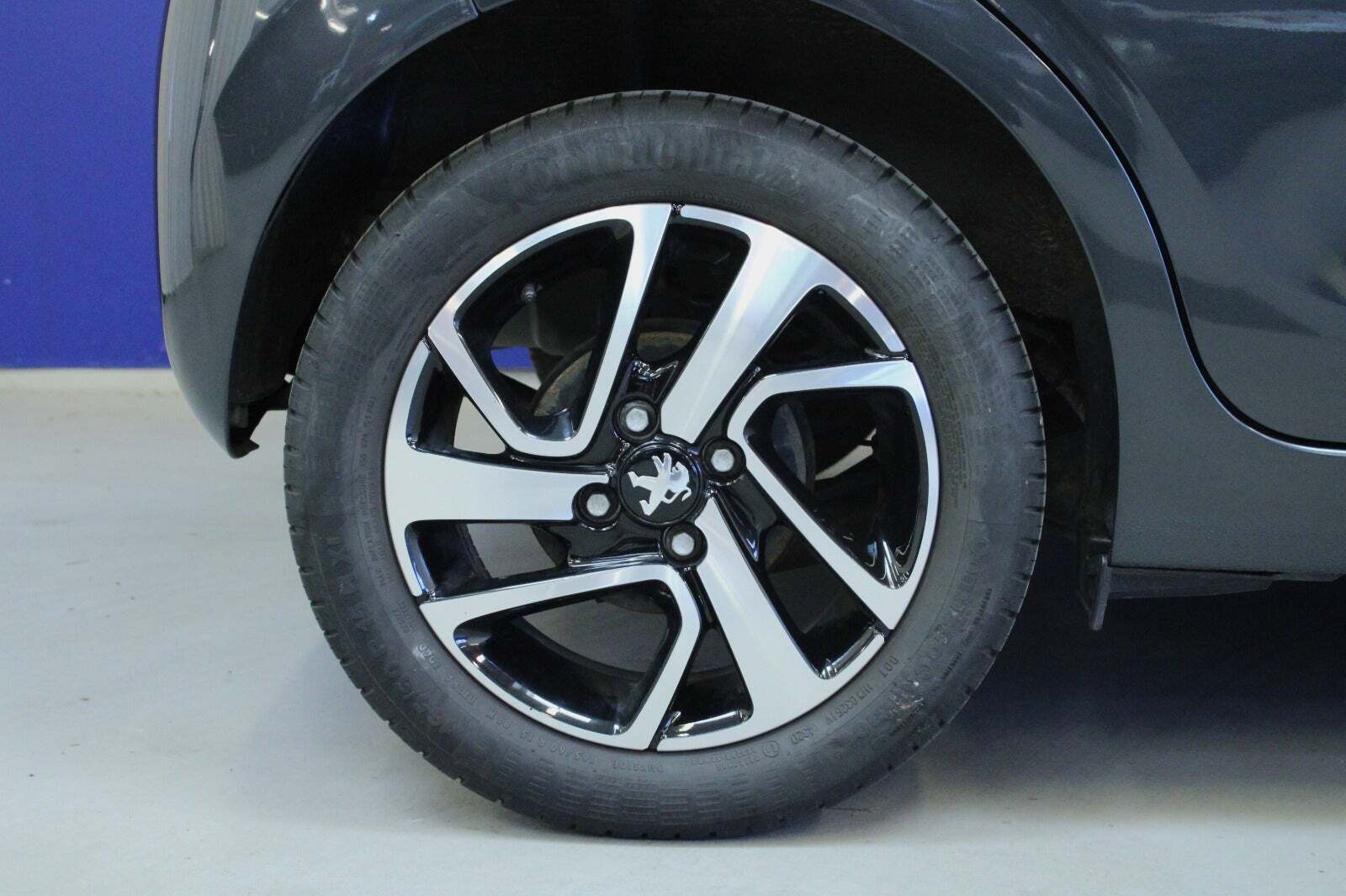 Grå Peugeot 108 fra 2020
