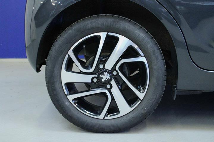 Grå Peugeot 108 fra 2020