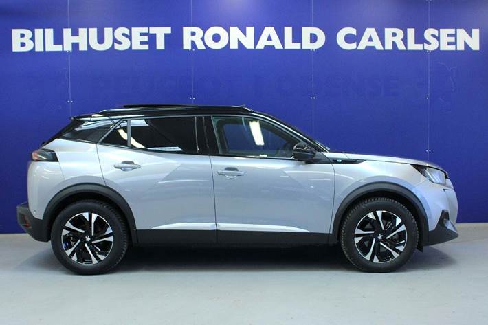 Sølv Peugeot e-2008 fra 2021
