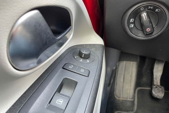 Rød Seat Mii fra 2013