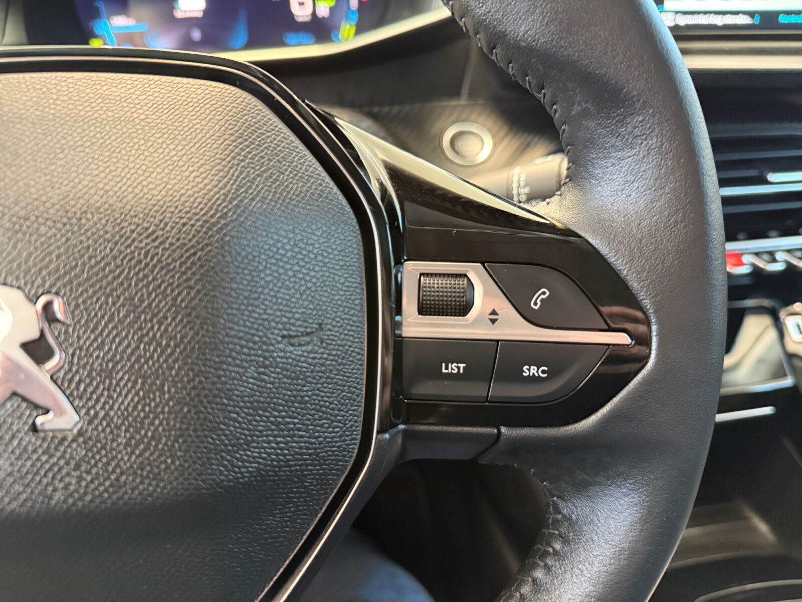 Hvid Peugeot e-208 fra 2022