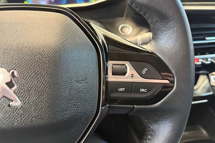 Hvid Peugeot e-208 fra 2022