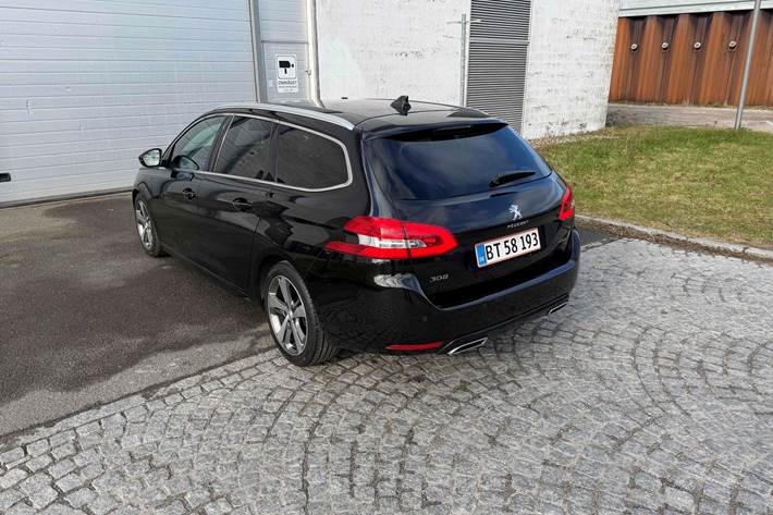 Sort Peugeot 308 fra 2017