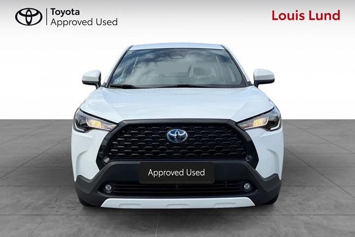 Hvid Toyota Corolla Cross fra 2023