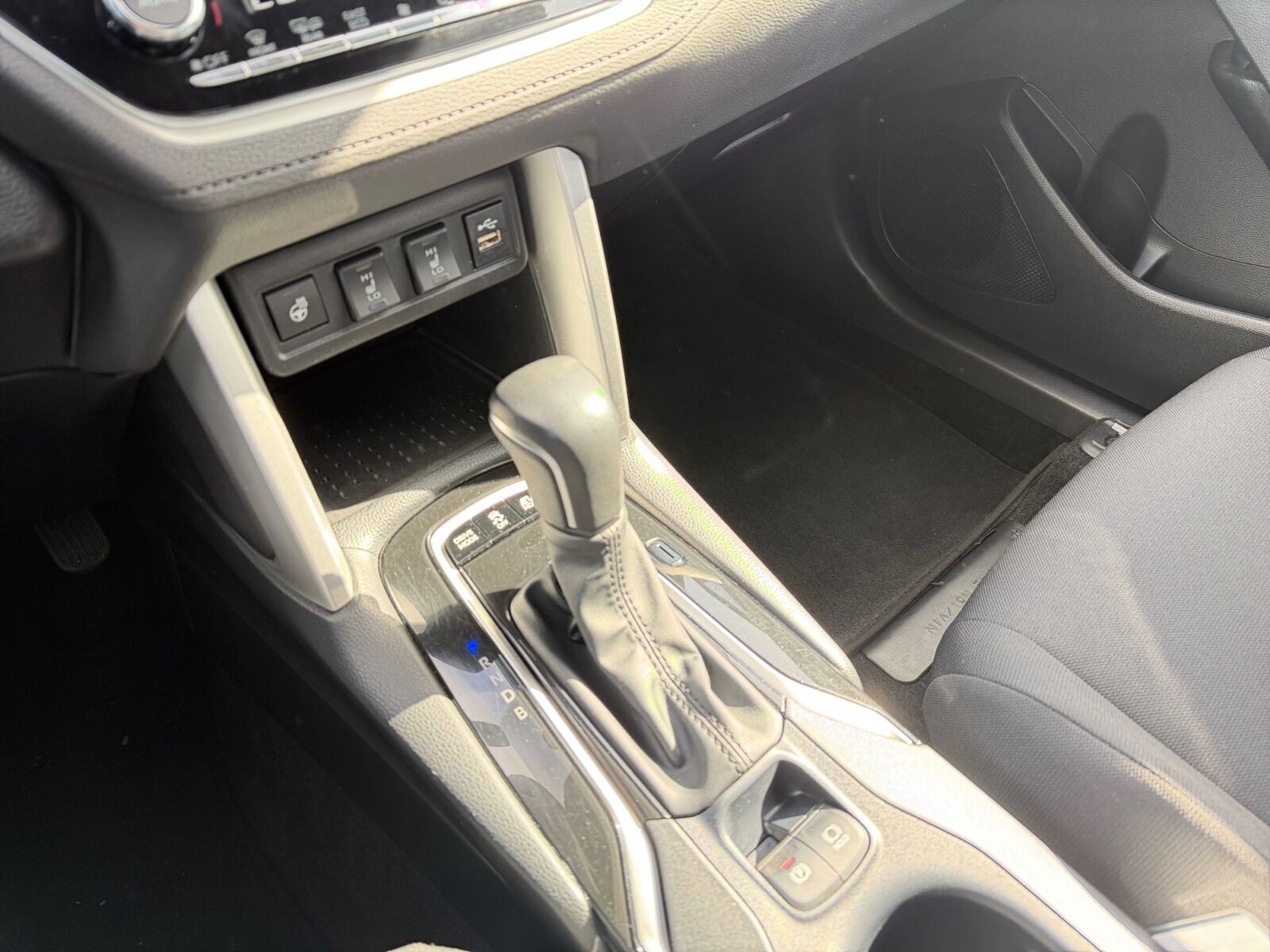 Hvid Toyota Corolla Cross fra 2023