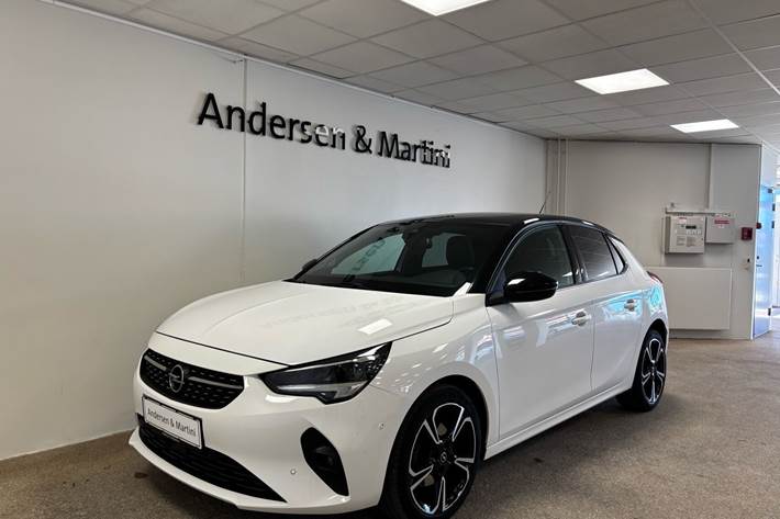 Hvid Opel Corsa fra 2023