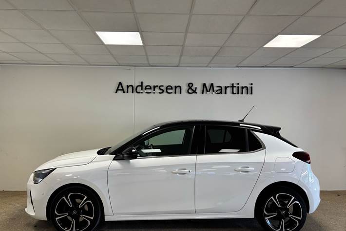 Hvid Opel Corsa fra 2023