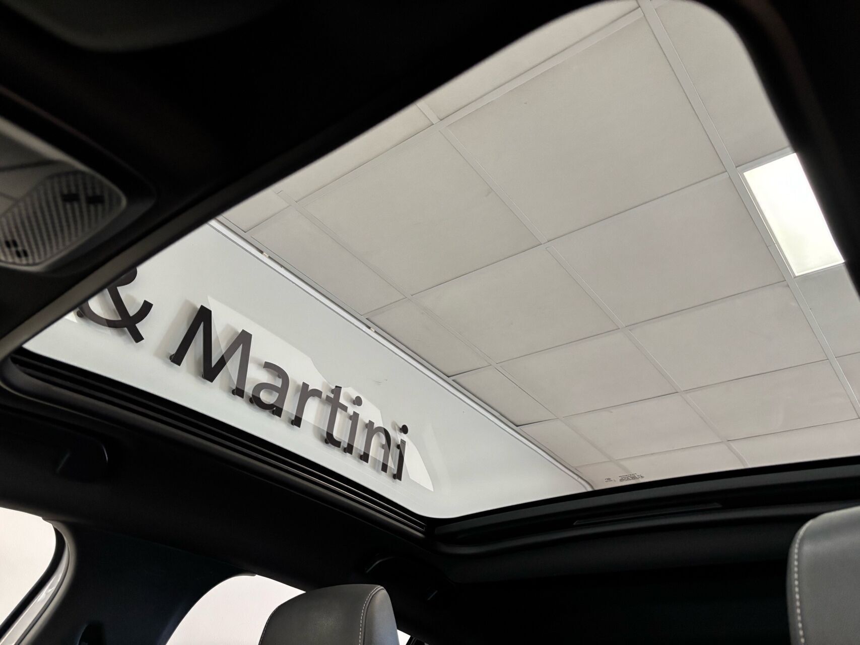 Hvid Opel Corsa fra 2023