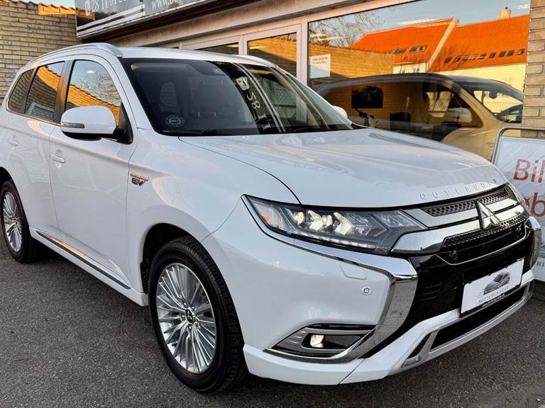 Mitsubishi Outlander 2,4 PHEV Intense CVT 4WD
