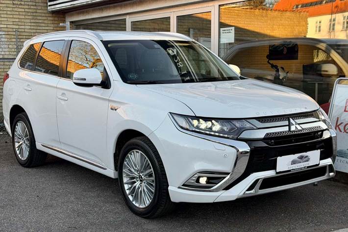 Hvid Mitsubishi Outlander fra 2020