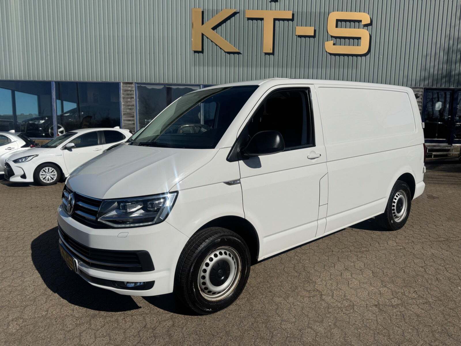 VW Transporter 2,0 TDi 150 Kassevogn DSG kort