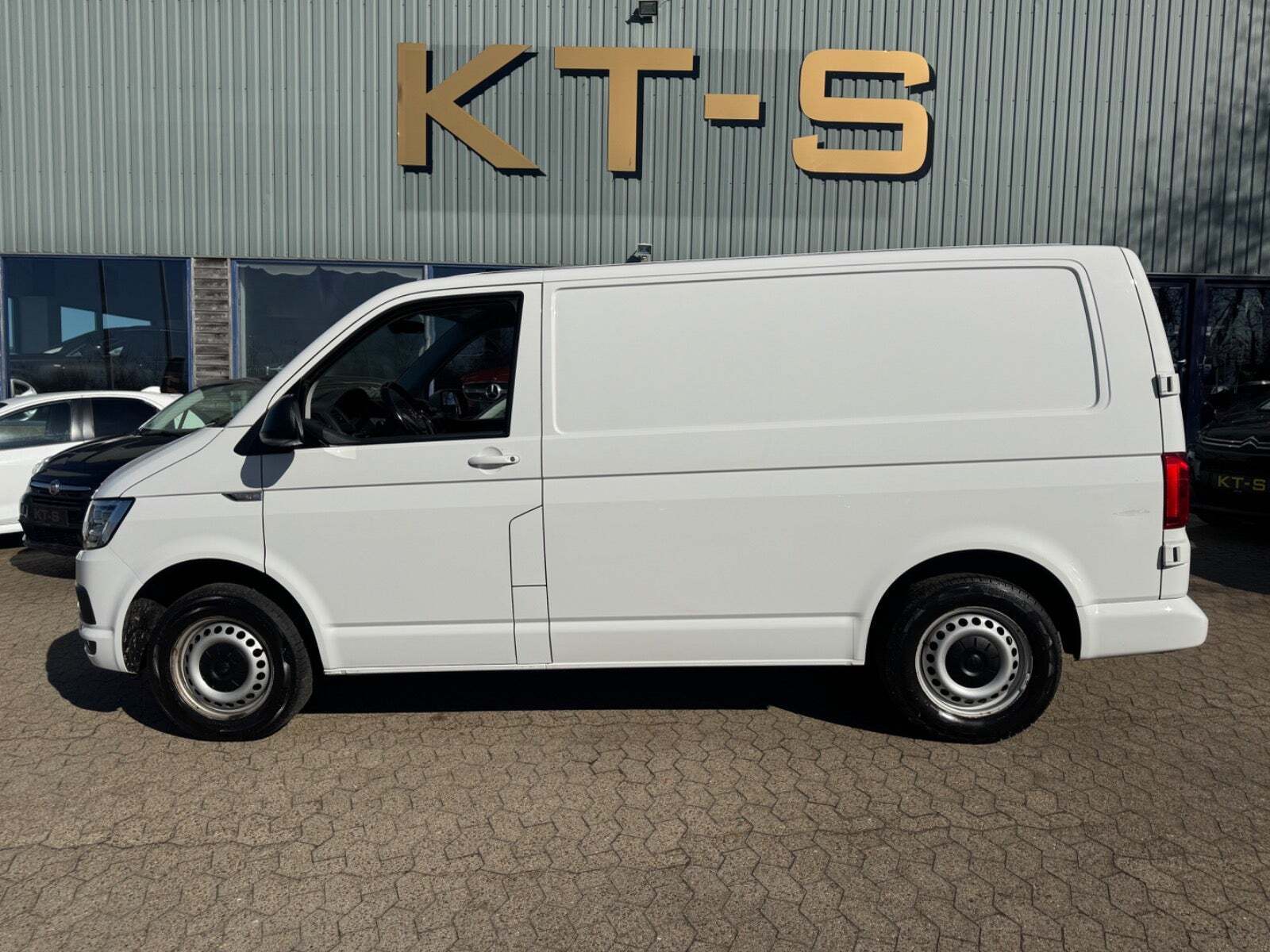 VW Transporter 2,0 TDi 150 Kassevogn DSG kort