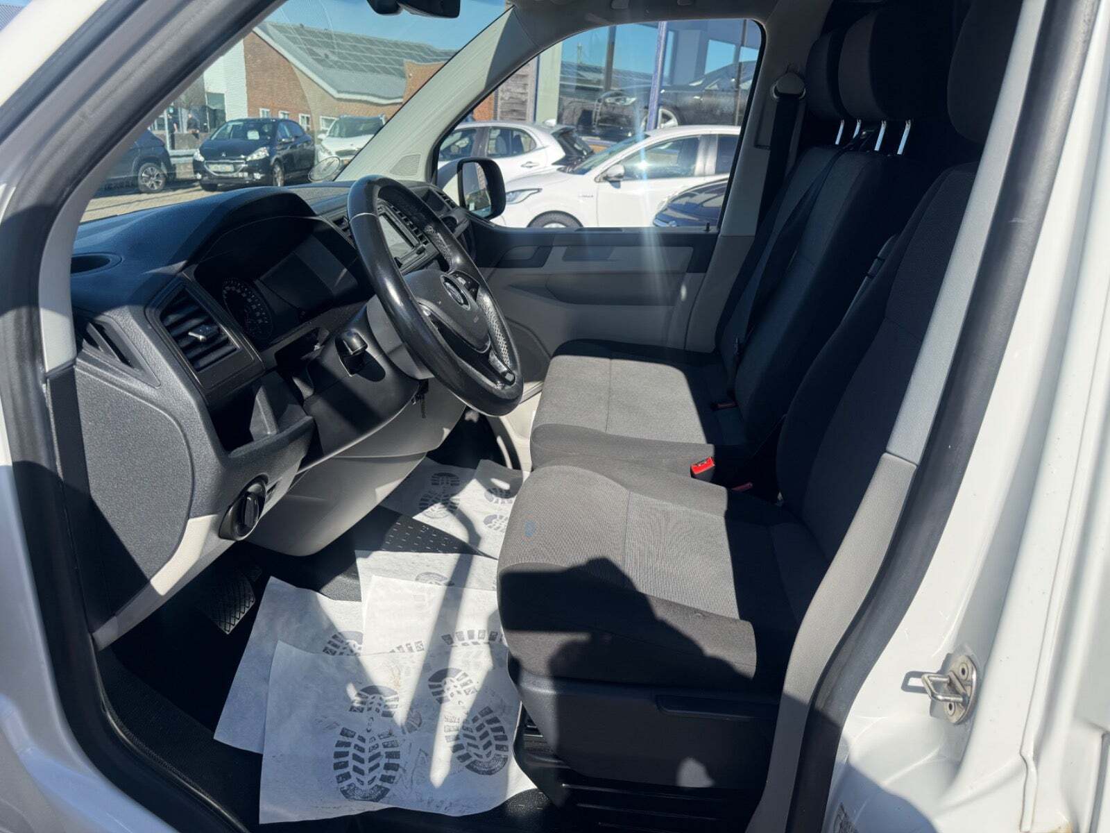 Hvid VW Transporter fra 2019