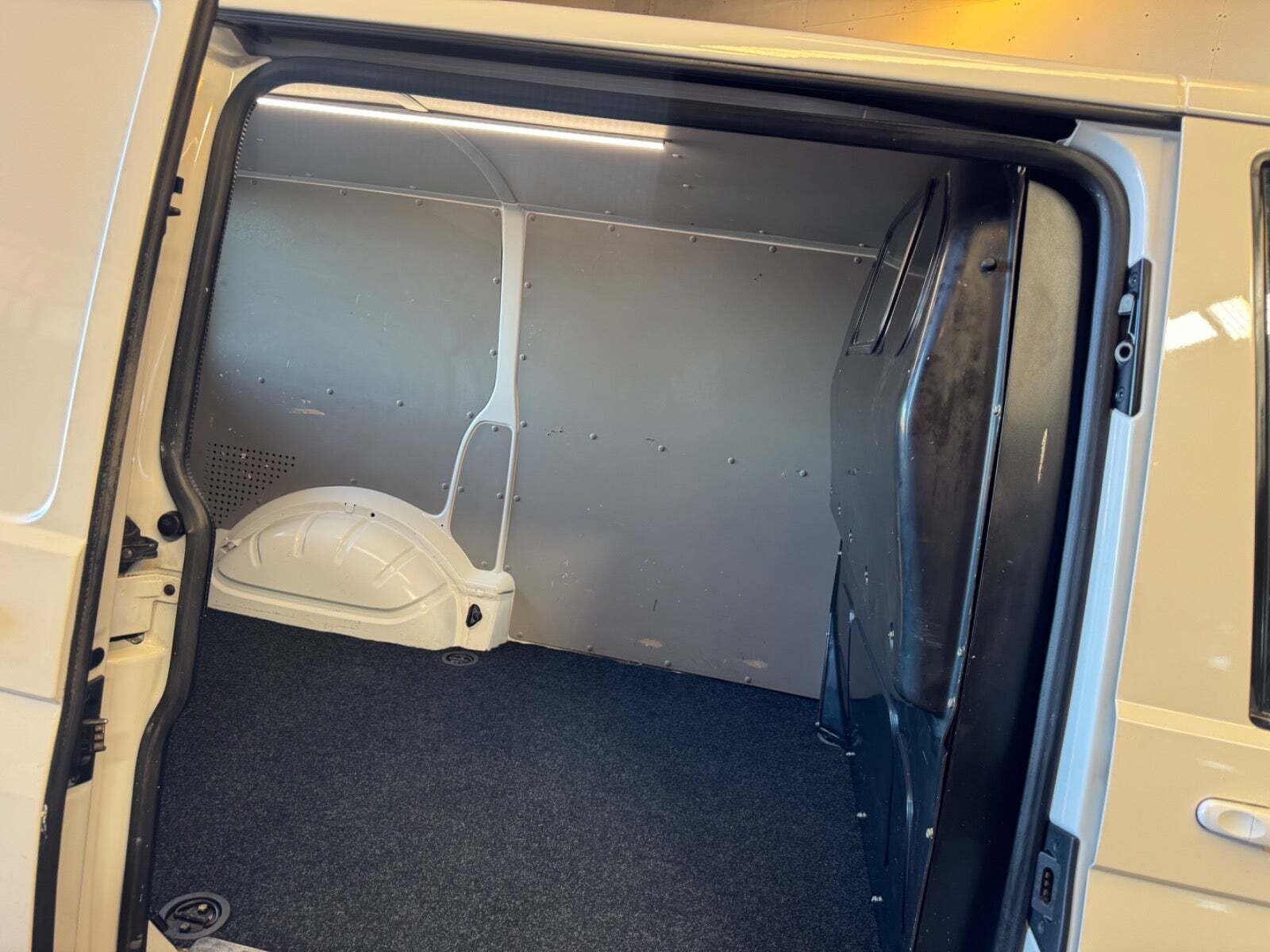 Hvid VW Transporter fra 2019